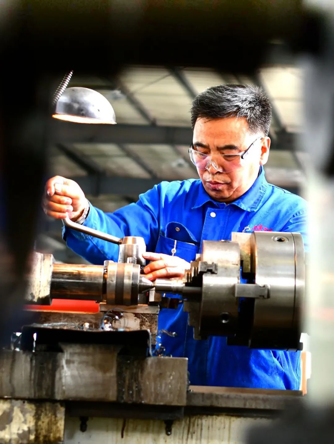 【宏偉壓鑄·達(dá)到夢(mèng)想】全國(guó)壓鑄行業(yè)綜合實(shí)力50強(qiáng)——宏達(dá)壓鑄(圖9) 【宏偉壓鑄·達(dá)到夢(mèng)想】全國(guó)壓鑄行業(yè)綜合實(shí)力50強(qiáng)——宏達(dá)壓鑄(圖9)