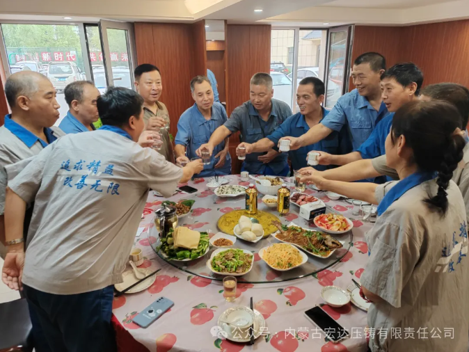 內(nèi)蒙宏達(dá):開(kāi)展追憶軍旅歲月慶“八一”主題活動(dòng)(圖9) 內(nèi)蒙宏達(dá):開(kāi)展追憶軍旅歲月慶“八一”主題活動(dòng)(圖9)